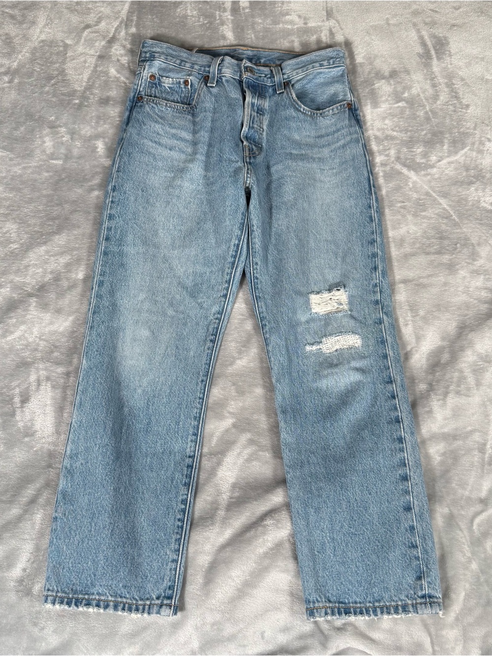 Levis 501 Slim Fit Jeans Womens 27x26 (Fits 27x25) Light Wash Distressed